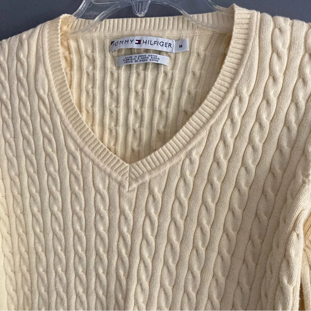 Butter Yellow Classic Cable Knit Tommy Hilfiger Sweater Size Medium - Picture 3 of 6